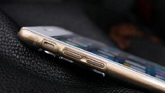 apple, ios, iphone, smartphone, dien thoai, điện thoại, súng trường, ak 47, súng ak 47, thử nghiệm iphone