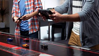 android, ios, anki, game dua xe, anki drive, anki overdrive, dua xe mo hinh, choi game mo hinh, mo hinh xe dua, hiên thần trên đường đua, thien than tren duong dua