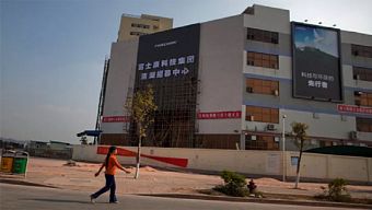 apple, ios, robot, iphone, foxconn, theverge, dai jia-peng