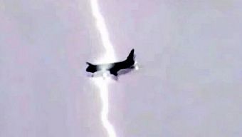 công nghệ, sét đánh máy bay