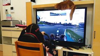 ps4, game đua xe, playstation 4, racing game, game pc/console, gran turismo, gran turismo sport, bé gái 5 tuổi chơi game đua xe