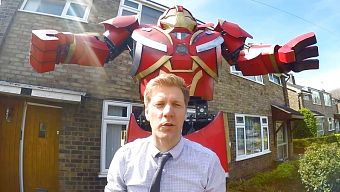 marvel, iron man, tony stark, avengers infinity war, xem phim avengers infinity war, tải phim avengers infinity war, xem avengers infinity war, colinfurze, hulkbuster, mô hình hulkbuster, mô hình robot, robot tấn công