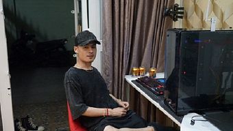 game hot 2018, hoa vinh, hiện tượng livestream, ca sĩ hoa vinh, nam ca sĩ hoa vinh, hoa vinh chơi game, dàn pc của hoa vinh, hoa vinh chơi lmht