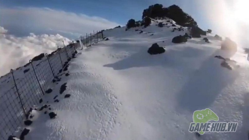 Photo of Mải mê livestream khi đang leo núi, nam streamer chết thảm