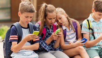 game mobile, smartphone, game ios, game android, cai nghien smartphone, nghien smartphone, điện thoại di động, game mobile 2019, game ios 2019, game android 2019, tre em nghien smartphone