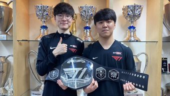 liên minh huyền thoại, lmht, apk, faker, lck, mvp, gaming house, g2 esports, lck mùa xuân 2020, lmht chuyên nghiệp, lmht faker, t1 faker, thi đấu online, elim, tuyển thủ t1, vô địch lck, t1 và apk, t1 khoe cúp, cúp msi