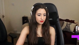 twitch, game pc/console, nữ streamer, streamer game, streamer twitch, game pc/console 2020, bám đuôi, biến thái