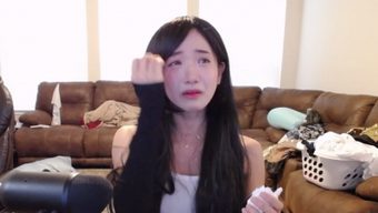 cosplay, final fantasy, twitch, stream, livestream, streamer, nữ streamer, streamer hàn quốc, streamer twitch, streamer bật khóc, bật khóc trên stream, khoe thân trên stream