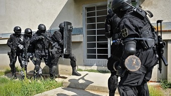 game bắn súng, twitch, esports, game thủ pro, livestream, game pc/console, streamer, tuyển thủ chuyên nghiệp, swatting, game esports, streamer game, valorant, game pc/console 2024, esports 2024, game esports 2024, game bắn súng 2024